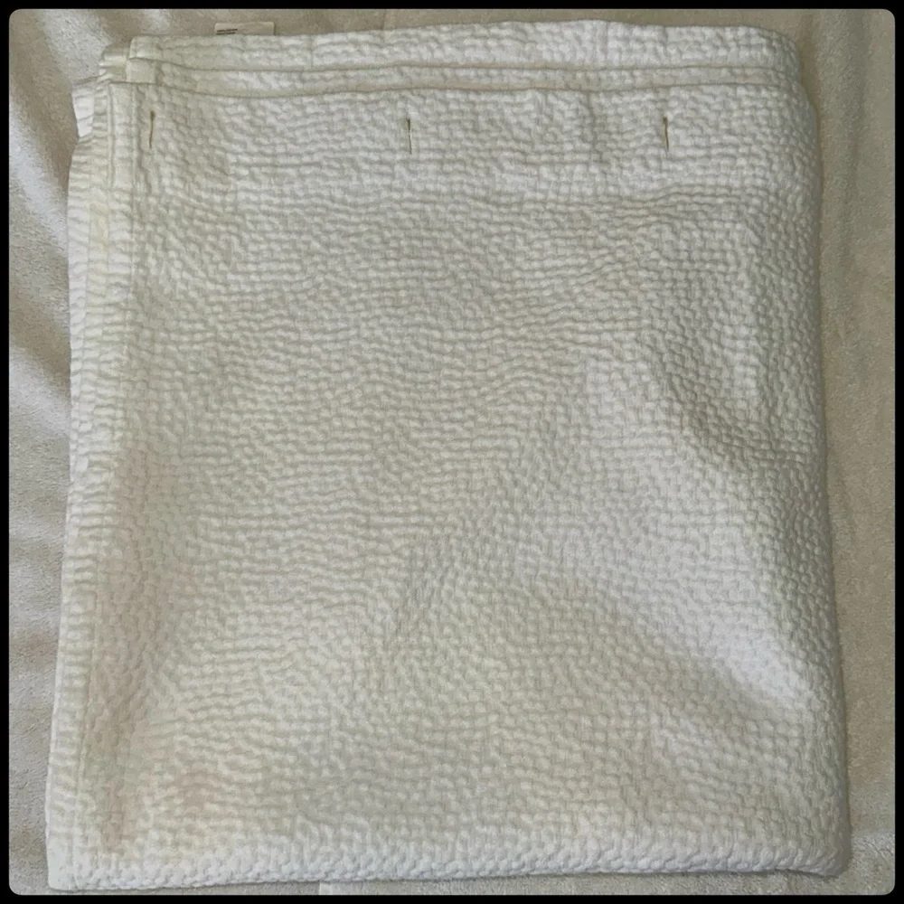 🚿🛁 Crate & Barrel Elegant White Textured Shower Curtain, Great Condition, Clean
